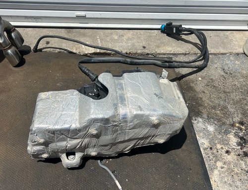 2020 - 2023 OEM GMC SIERRA 2500 3500 DEF Tank Duramax - 30K MILES