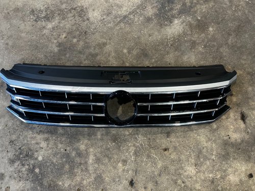 2016 - 2018 OEM VW VOLKSWAGEN PASSAT FRONT UPPER GRILLE 561853653C