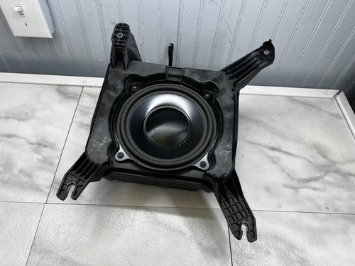 2021 - 2024 OEM CADILLAC ESCALADE FRONT FLOOR SPEAKER 84404201