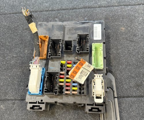 2013 2014 2015 Ford Escape Body Control Module Fuse Box  BV6N-14A073-LF