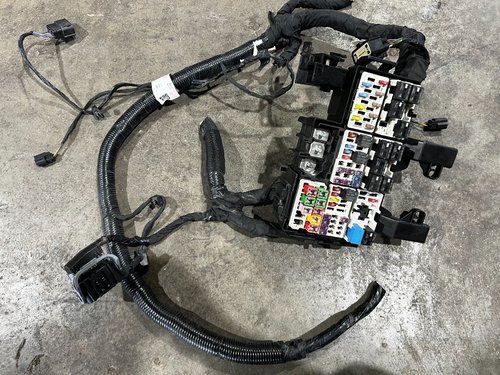 2020 2021 2022 OEM FORD MUSTANG  ENGINE FUSE BOX JR3T-14536-AB