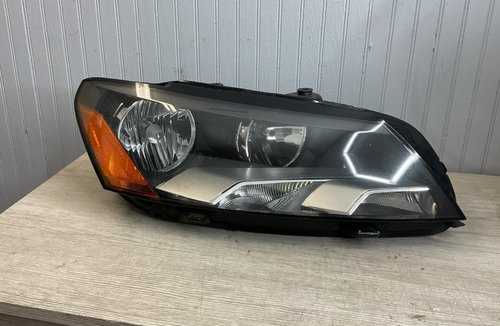 2012-2015 OEM VW Volkswagen Passat RIGHT PASSENGER SIDE Headlight LAMP 561941006