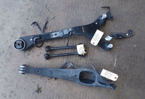 21 - 24 OEM CADILLAC ESCALADE REAR LEFT DRIVER SIDE SUSPENSION CONTROL ARM SET