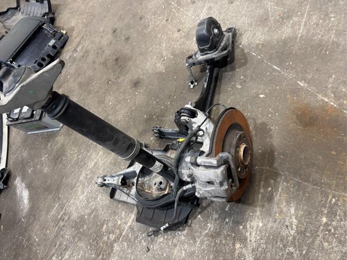 19-24 OEM Volvo XC40 REAR RIGHT KNEE Suspension CALIPER KNUCKLE SPINDLE ASSY