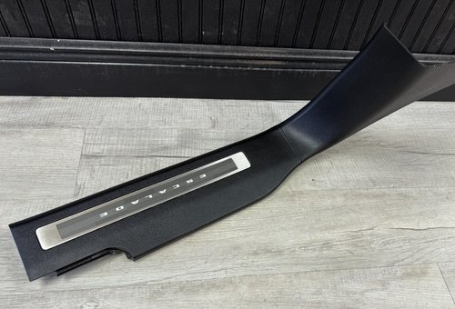 21-24 OEM CADILLAC ESCALADE FRONT LEFT DRIVER DOOR SILL PLATE BLACK ILLUMINATED
