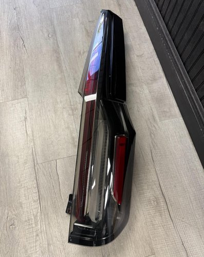 2021 - 2024 OEM CADILLAC ESCALADE RIGHT RH PASSENGER SIDE TAIL LIGHT - PERFECT