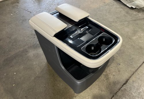 2018 - 2021 OEM LINCOLN NAVIGATOR REAR CENTER CONSOLE ARMREST
