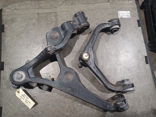 20 - 26 OEM SIERRA SILVERADO 2500 3500 FRONT RIGHT SUSPENSION CONTROL ARMS SET