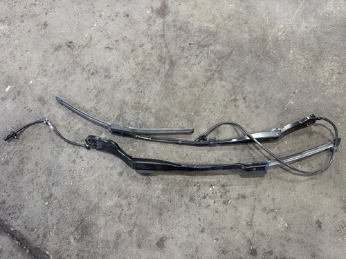 2019 - 2024 OEM VOLVO XC40 Wiper Arm Left and Right Complete with Washer Nozzle