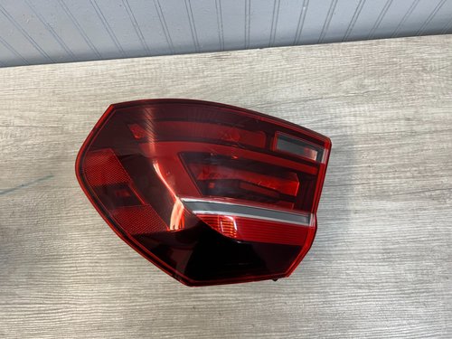 2015 - 2019 OEM VW Volkswagen Passat OUTER RIGHT RH TAIL LIGHT LAMP PASSENGER