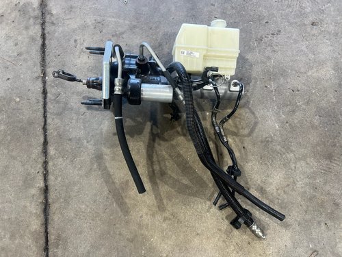 2020 - 2023 OEM SIERRA SILVERADO 2500 3500 BRAKE MASTER CYLINDER