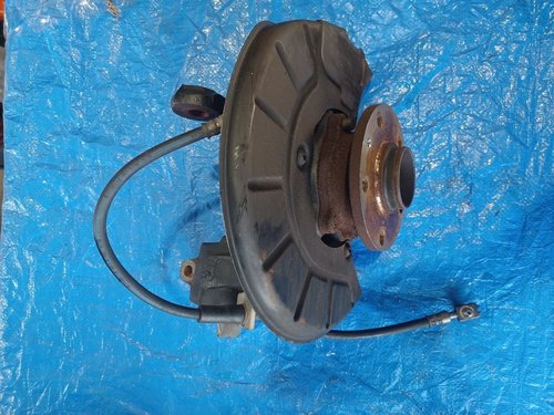2006 - 2013 OEM Audi A3 VW Golf Jetta Front Right Steering Knuckle Spindle Hub