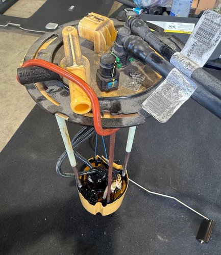 2021 - 2024 SILVERADO SIERRA 2500 3500 6.6L DIESEL FUEL SUPPLY PUMP 85104635