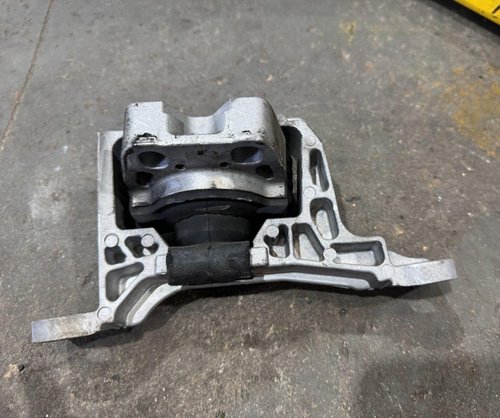 2019 - 2024 OEM VOLVO XC40 ENGINE FRAME MOUNT BRACKET