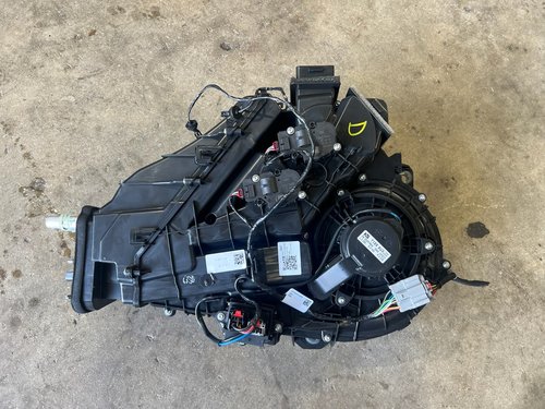 2021 - 2024 OEM GMC YUKON XL A/C HVAC HEATER CORE BLOWER MOTOR HOUSING 85023267
