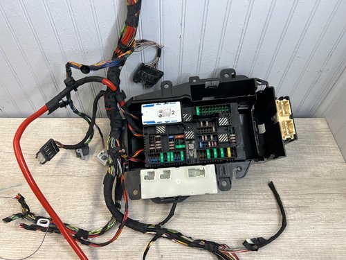 2019 - 2023 OEM BMW X3 G01 2.0L RWD REAR FUSE BOX  -  9K MILES