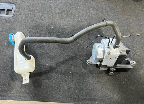 2020-2050 OEM CHEVROLET CORVETTE C8 Z71 ABS PUMP RESERVOIR 84969431