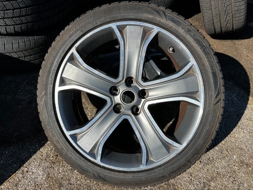 2006 - 2018 Land Rover LR3 LR4 Range Rover Sport OEM 20” Wheel and tire ##2