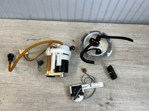 2017 - 2022 OEM PORSCHE PANAMERA 4.0L TURBO AWD FUEL PUMP ASSEMBLY