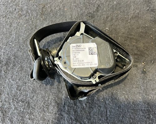 2020 - 2023 OEM GMC SIERRA  2500 3500 REAR RIGHT PASSENGER Side Seat Belt Black