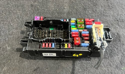 2021 - 2024 OEM YUKON ESCALADE SUBURBAN TAHOE FUSE RELAY BOX 85545271