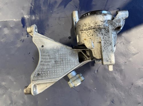 2018 - 2023 OEM PORSCHE PANAMERA 4.0 TURBO RIGHT RH ENGINE MOUNT BRACKET