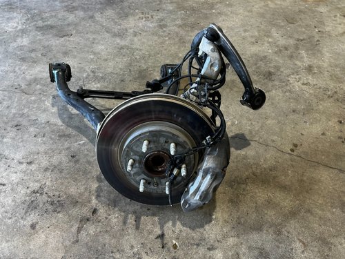 21-24 OEM CADILLAC ESCALADE 4x4 FRONT LEFT KNEE SUSPENSION CALIPER KNUCKLE ARMS