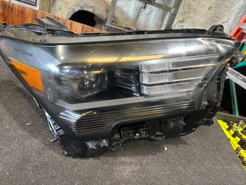 2024 2025 Toyota Tacoma Passenger Right RH Side Headlight OEM - Broken Tabs