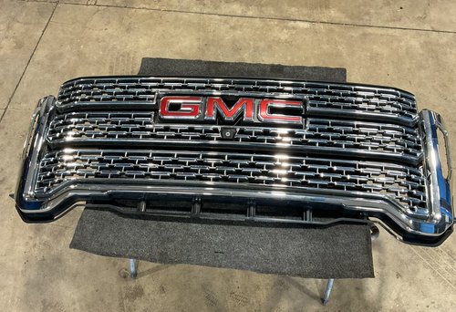 20-23 OEM GMC SIERRA 2500 3500 DENALI GRILLE CAMERA AND WIRING - NO DAMAGE