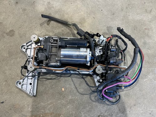 2017 - 2023 OEM PANAMERA TURBO AWD SUSPENSION AIR COMPRESSOR PUMP ASSEMBLY