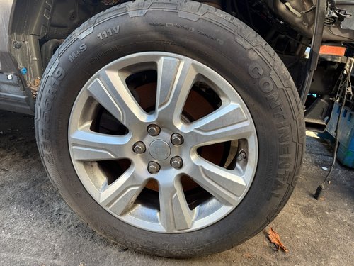 2010 - 2016 OEM Land Rover LR4 WHEEL AND TIRE OEM 19" #2
